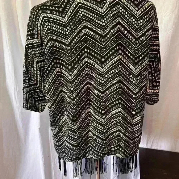 French Laundry 100% Rayon Black&white Short Tasseled Open Front Kimono. Sz M. - Picture 3 of 6